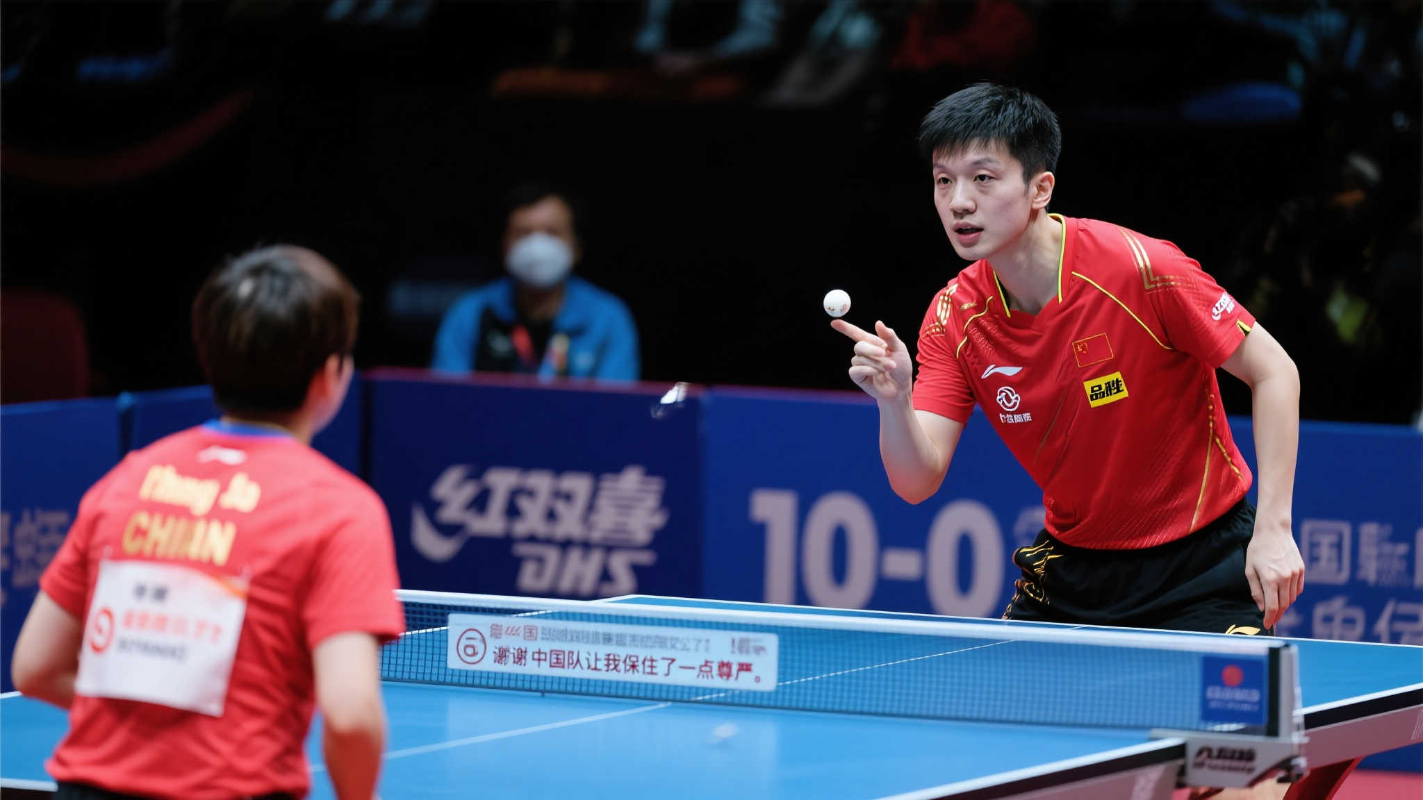王楚钦失误引争议!10-0故意让球,对手暗笑,国乒送大礼 王楚钦失误引争议!10-0故意让球,对手暗笑,国乒送大礼